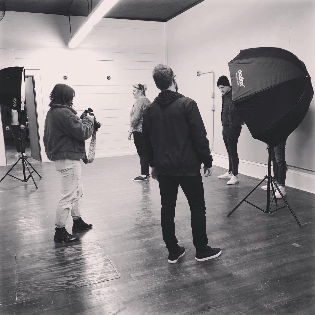 FoLmusic's tweet photo. Photo shoot night. https://t.co/7uV2kBRmeG