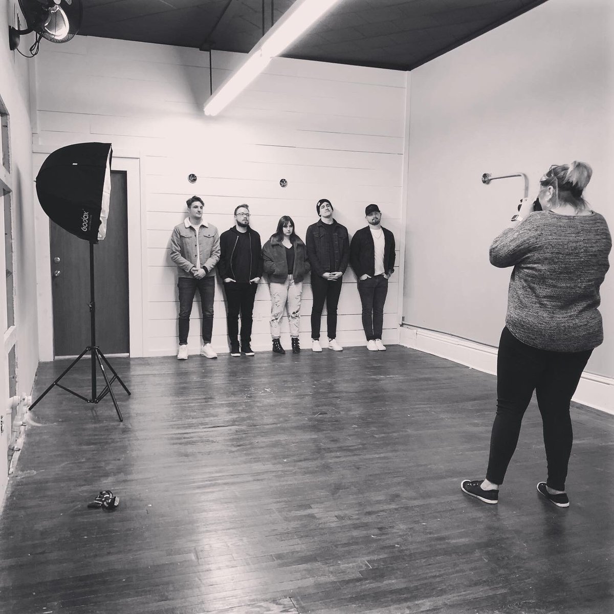 FoLmusic's tweet photo. Photo shoot night. https://t.co/7uV2kBRmeG