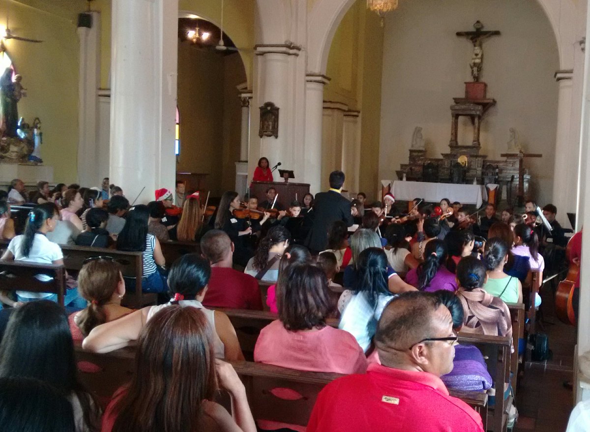 Gran Concierto en homenaje al Día del músico iglesia San Gabriel Arcangel .Dirigido por el Profesor Alfredo Morales.#tocarcantaryluchar.#felizdiadelmusico.