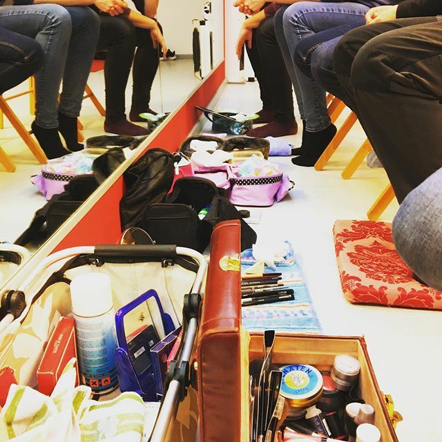 EmeraldDancersM's tweet photo. What a great Workshop! We had so much fun and we learned so much! Now we are well prepared for our next stageperformance😊#makeuptutorial, #learningbydoing, #theemeralddancers💚, #kryolan, #zuvielgehtnicht https://t.co/bRwQL9oRu9 https://t.co/sIpYDxRQNo