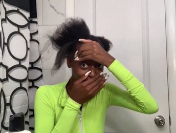 IAria_18's tweet photo. #ADonaDoPedaço
Eu fingindo surpresa sendo q já tinha lido nos sites de fofoca q a Josiane ia matar o Régis https://t.co/ArS81KGmw7