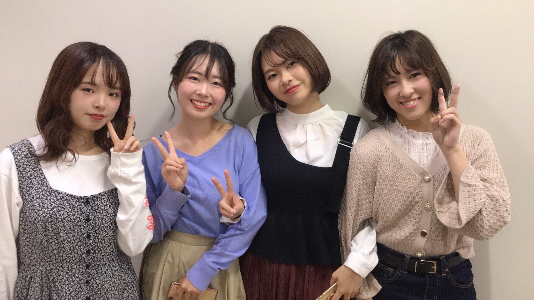 鹿児島情報ビジネス公務員専門学校 Kbcc は 次年度のパンフレット撮影 を行いました セレクト授業でお世話になっている イマージュ さんにヘアメイク をしていただき 女子かわいい 男子学生も仕上がりにまんざらでもない表情 Kbccの良さ 鹿児島情報ビジネス公務員専門学校 Kbcc は 次年度のパンフレット撮影 を行いました セレクト授業でお世話になっている イマージュ さんにヘアメイク をしていただき 女子かわいい 男子学生も仕上がりにまんざらでもない表情 Kbccの良さ