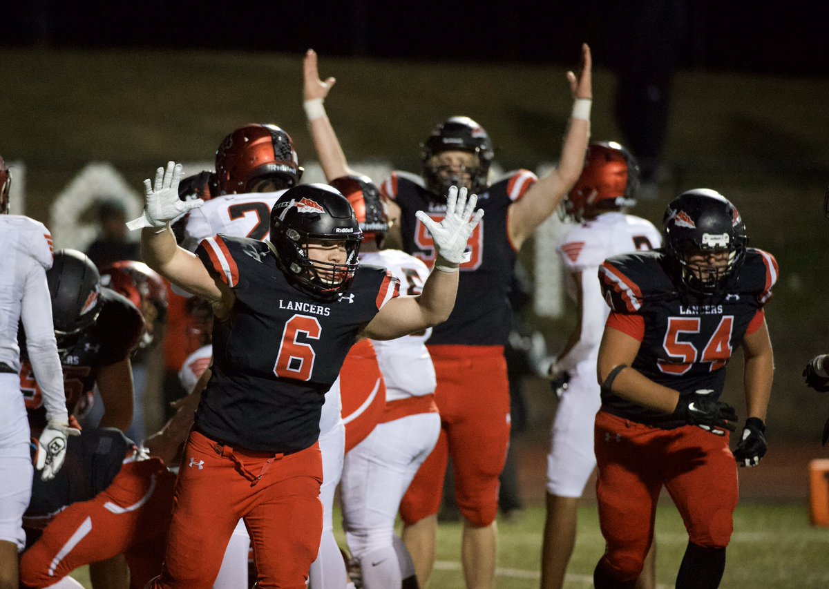 FNP_Green's tweet photo. @greg_swatek @FrederickSports Touchdown!!!!  35-28 Linganore https://t.co/T0b8uBSeYE
