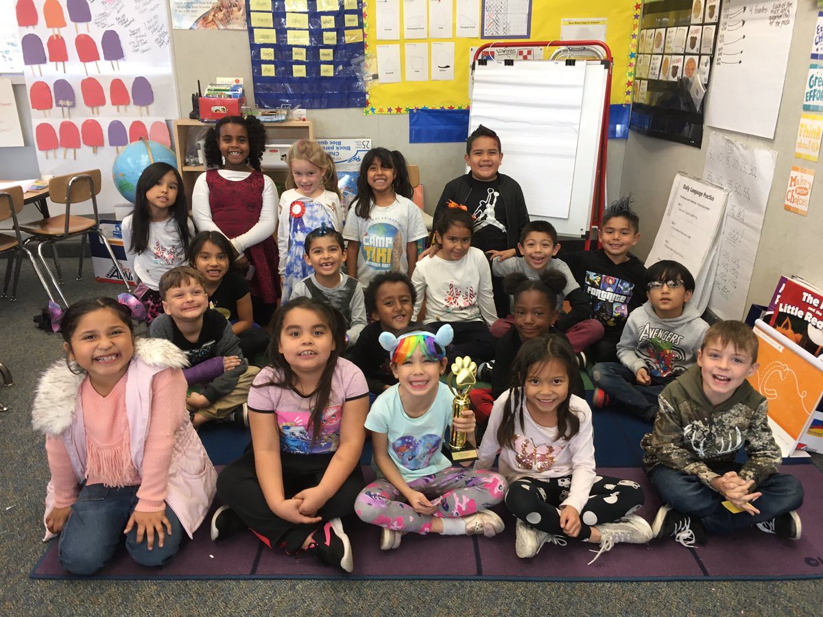 missroldan20's tweet photo. Student Council wants to congratulate our two spirit day winners! You all had some crazy hair! Great job Ms. Rode class and Ms. Lipari’s class! Enjoy the spirit trophy. #studentcouncil @BlackfordCUSD @campbellusd https://t.co/160uQhr6ax