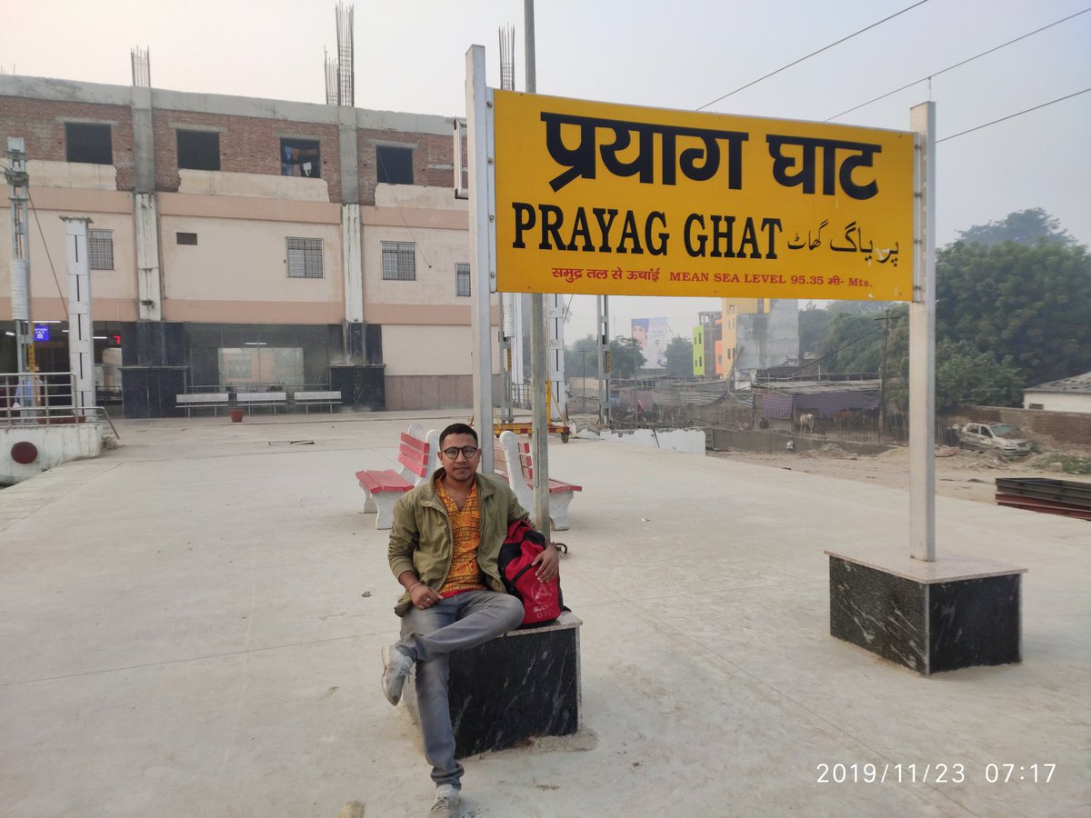 Rail ministry of india,
This is prayagghat railway station in prayagraj location..These railway employees stap people are erecting two wheeler bikes on the platform of the passenger on the platform.Their arbitrariness has been going on for a long time.@PiyushGoyal @myogiadityanat