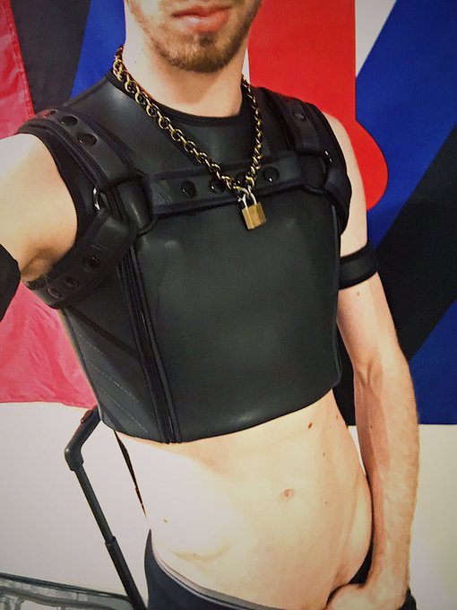 Cropped neoprene? Yes please! https://t.co/6pZLwYEO3H<a href="/tag/humanpuppy"class="tags"><span>#humanpuppy</span></a>