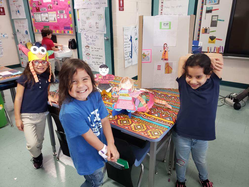 mtgarcia2010's tweet photo. Ms. Comb's scholars had their IB project culminating end of unit project presentations! #IBCandidate @MemorialElm @quel_joel @A_Stevenson3 @EdgarAC2020 @TeamHISD @HISDWestArea @HISDFACE @James_McSwain @PoeElementary https://t.co/tlQM3TPT2n