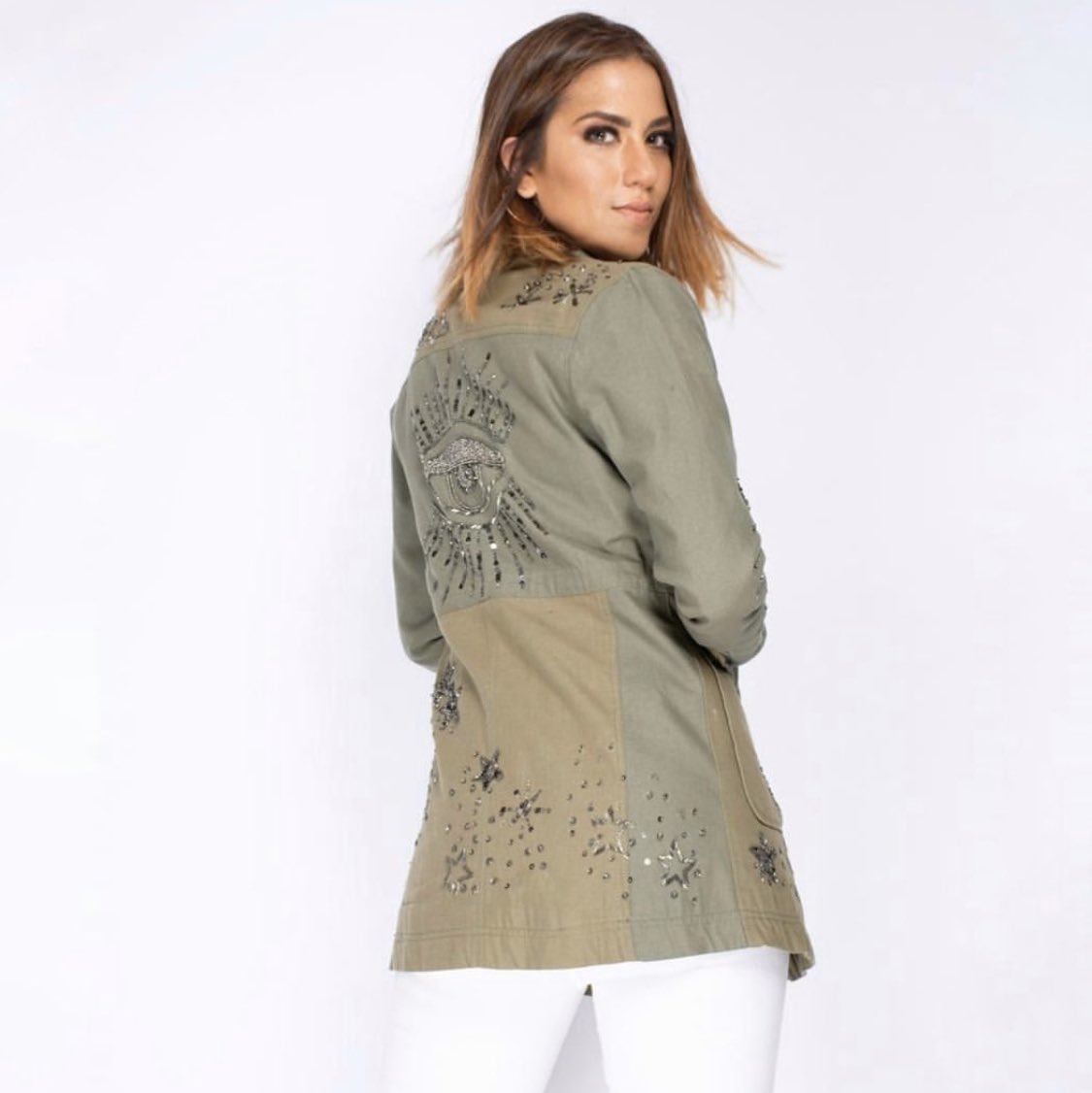 Rifkush's tweet photo. Deja que las LENTEJUELAS te iluminen y den vida a tu look de día y de noche✨✨✨✨
No siempre tenemos que usar una prenda completa de #lentejuelas, puedes usarla en pequeños toques  seguirás como lo hice yo en este outfit. https://t.co/ewvB0rCWtO