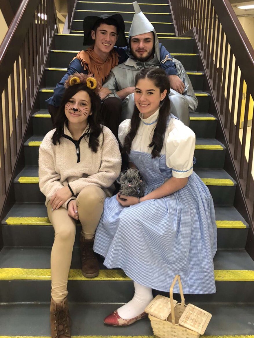 DurfeeStudGov's tweet photo. Squad Day ctd! 🔴⚫️ Don’t forget to donate costumes that you don’t want anymore in Rm 312‼️ #SpiritWeek2019 #DurfeeDoesItBest #TopperTuff https://t.co/XcAFeFu7gU