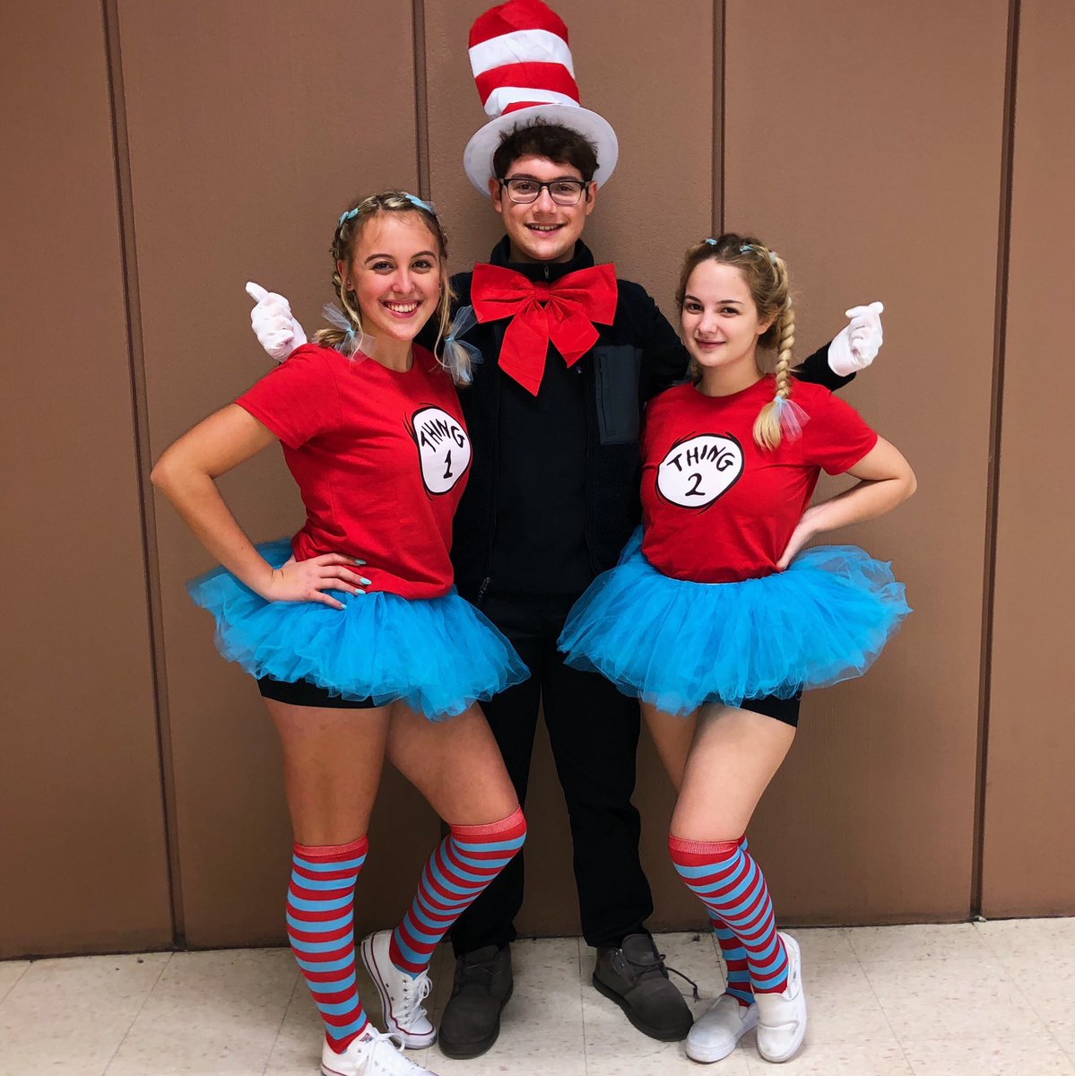 DurfeeStudGov's tweet photo. Squad Day ctd! 🔴⚫️ Don’t forget to donate costumes that you don’t want anymore in Rm 312‼️ #SpiritWeek2019 #DurfeeDoesItBest #TopperTuff https://t.co/XcAFeFu7gU