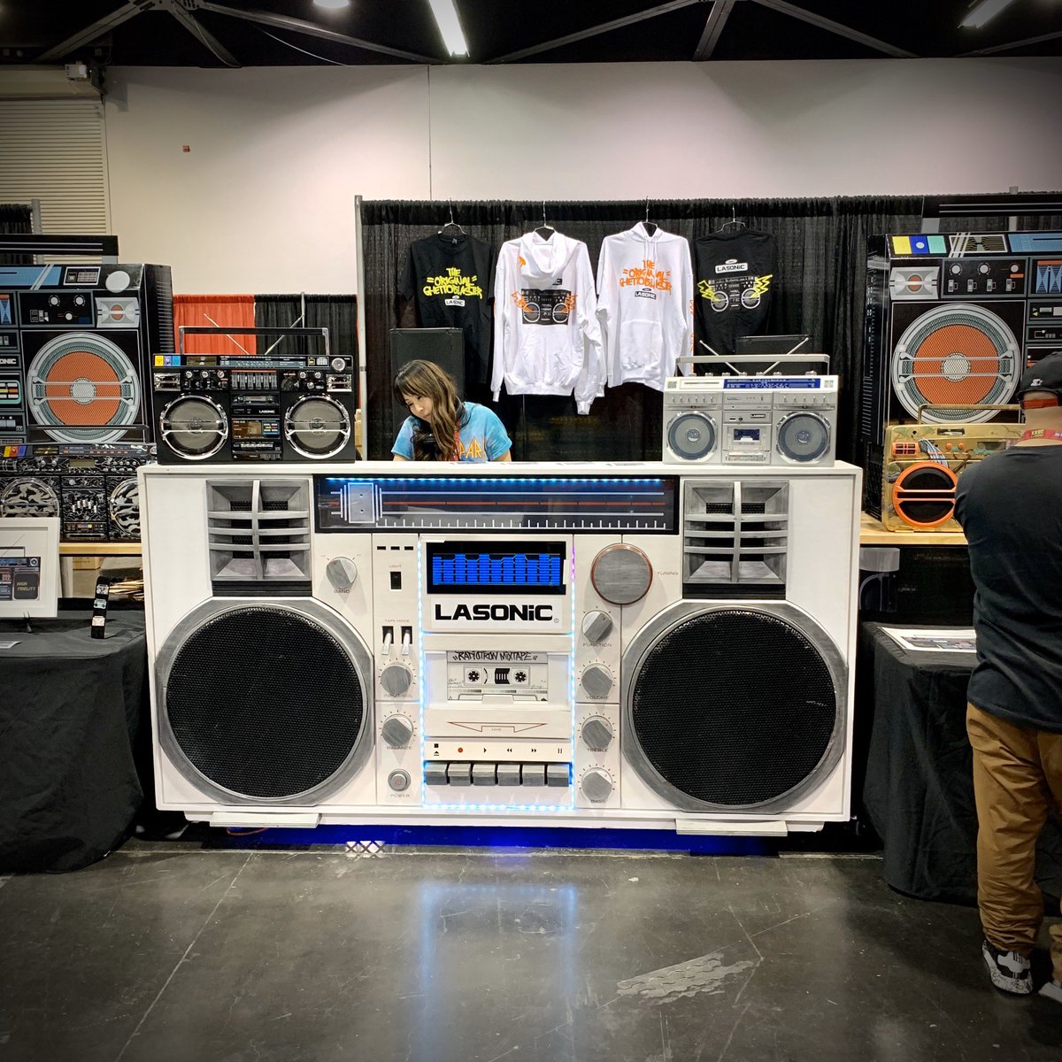 RayGuzicki's tweet photo. We made it! Once again it’s time for @designercon !!! https://t.co/1qaRi5fuqw