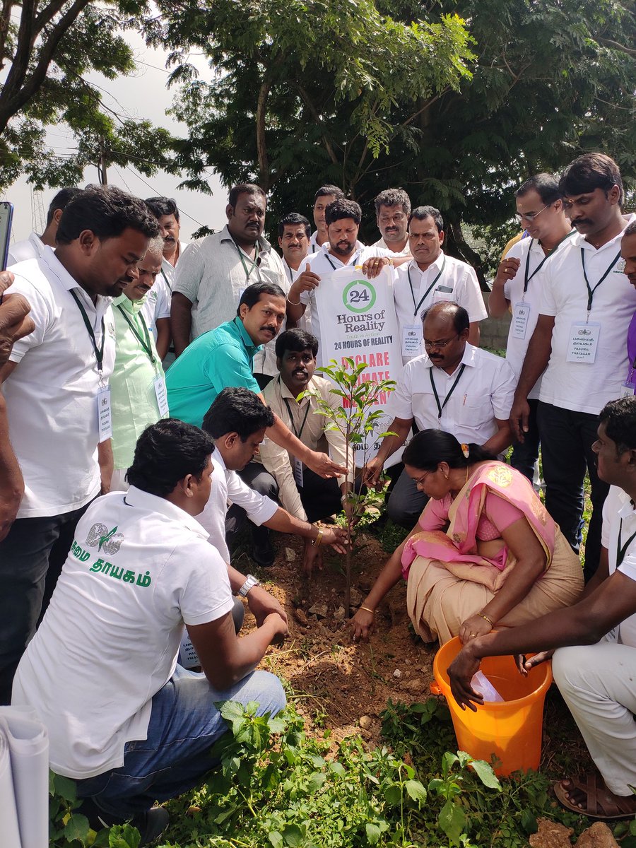 ClimateEmergTN's tweet photo. Climate Awareness Action by #PasumaiThaayagam to educate our youth about the climate crisis during #24HoursofReality @ Hosur #TamilNadu #India
@ClimateReality @algore #ClimateEmergency #ClimateAction #ClimateChange #ClimateCrisis #TruthIntoAction #LeadOnClimate #FridayForFuture https://t.co/QW7bgURg9P