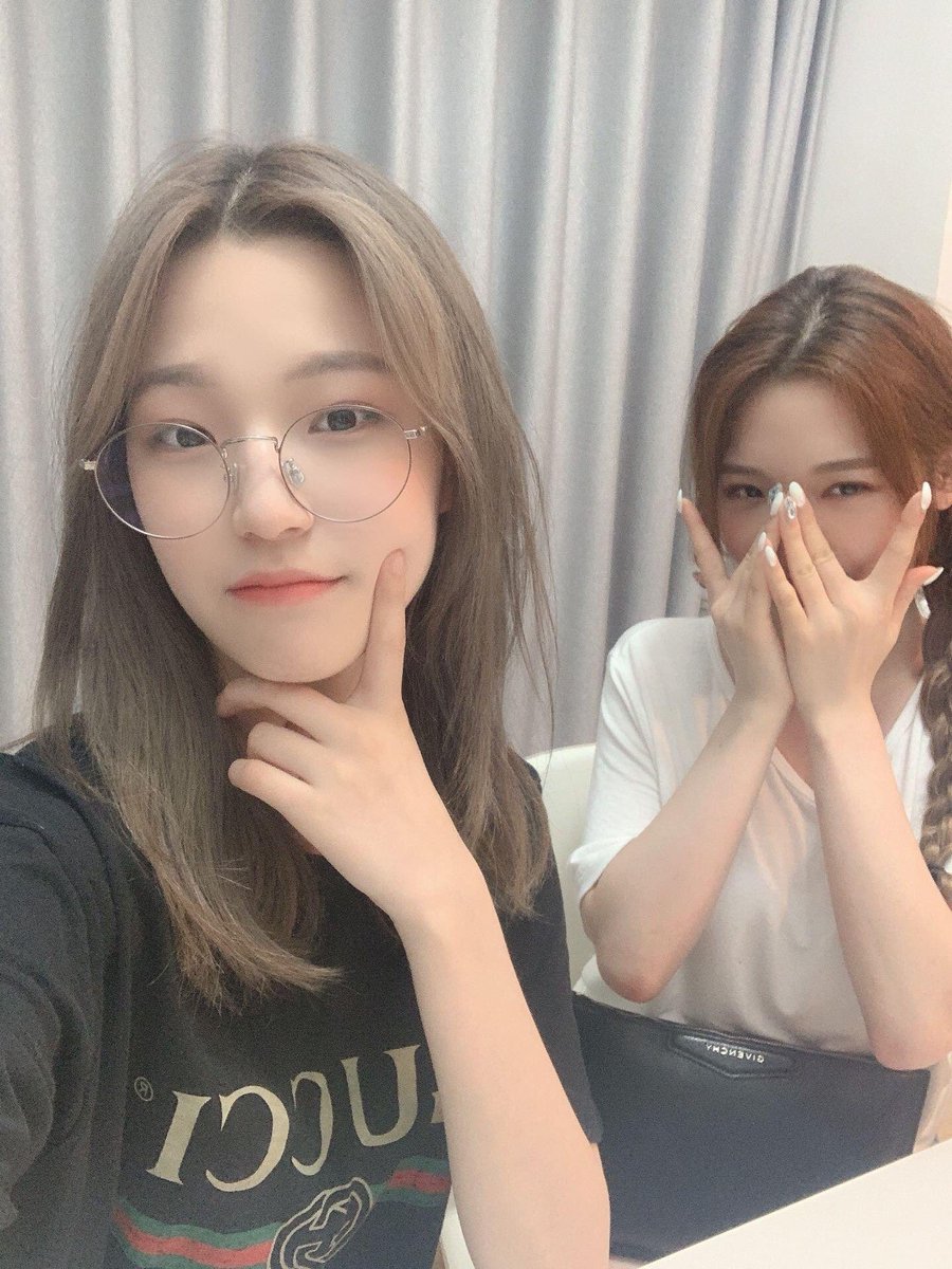 jiheonfiles's tweet photo. happy birthday jisun! thank you for being fromis' mum and a literal fairy hope you have a great day ❤️ https://t.co/rOxgJ3LKt7