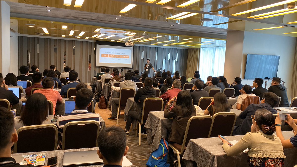 thyeyeowbok's tweet photo. Jason Zaman (@perfinion) , speaking about On-device #ml with #tensorflow lite and TF2.0 at @gdgphilippines Devfest Manila 2019 #devfestph2019 #gde https://t.co/4la5Kak9Rt