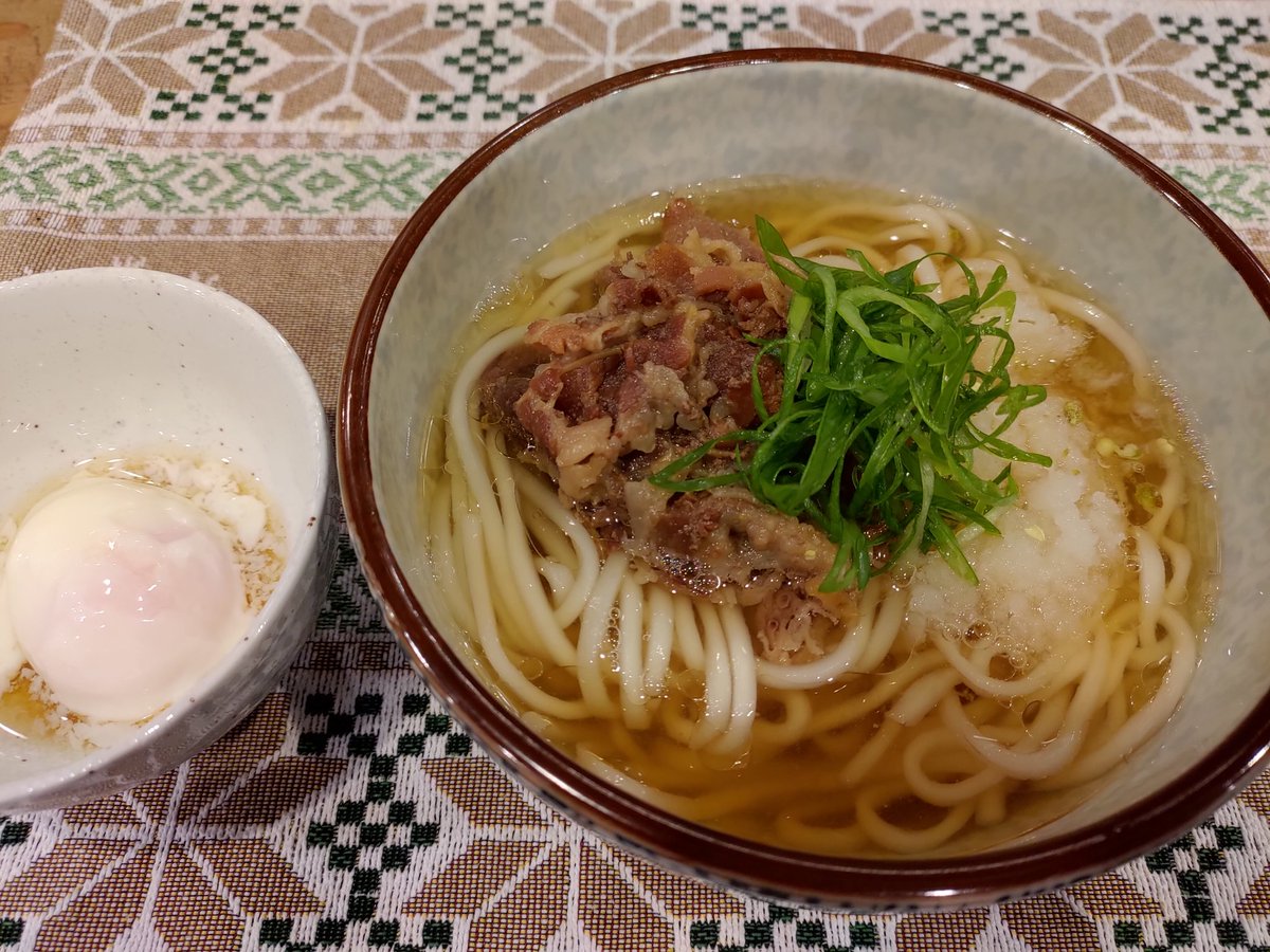 やんけい 大森の坂本01で牛しぐれうどん なんだ これは さぬきでも九州でもない 細めの柔らかいうどんにキリッと効いた出汁 やや甘めのしぐれ煮にどこからか山椒の香りがする ムッチャクチャ美味い