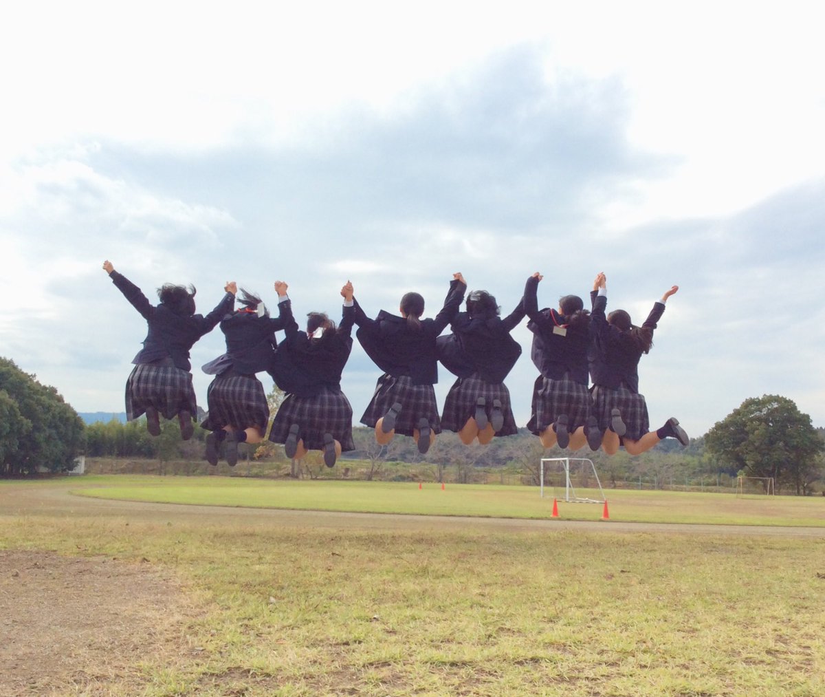 kumarism2016's tweet photo. 【くまもとみらいずむ】
球磨中央高校では、高校生が事前に撮ってきてくれたオススメスポットの写真を使って「人吉日帰りコース」を作成しました!🥰
また、写真の撮り方や編集方法をレクチャーしました📸⭐️
後半2枚は授業で高校生が撮って編集してくれた写真です!👏
#球磨中央高校 #Kumarism https://t.co/5bDeVoHQoL