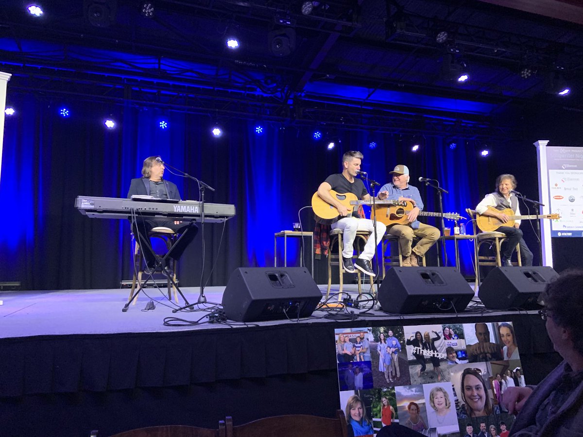 Incredible @thehuffproject songwriter night with survivors and a room of advocates ⁦@VUMC_Cancer⁩ ⁦@VUMCHemOnc⁩ #VUMCthoracic #LungCancerAwarenessMonth