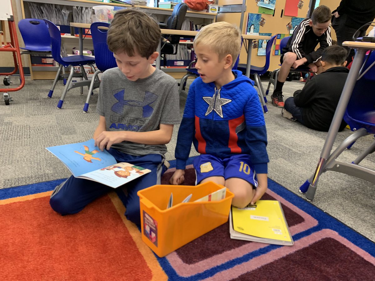 Mrs_Steen3's tweet photo. Bonding with our little buddies with the love of books! 💙📚 #4thgrade @SRTMSEagles @SantaRosaEagles @PVSDCamarillo https://t.co/uEDeeRwi0z