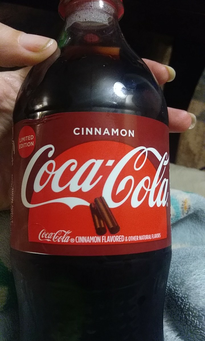Taylee75524856's tweet image. Found this in my local store tried it all I can say is you get the smell of Cinnamon but the taste meh not what I thought I didn't want hey burst of Cinnamon but just a kick heck I didn't get that it more like swing and a miss!! So I say #CokeFail #Cinnamonthumbsdown