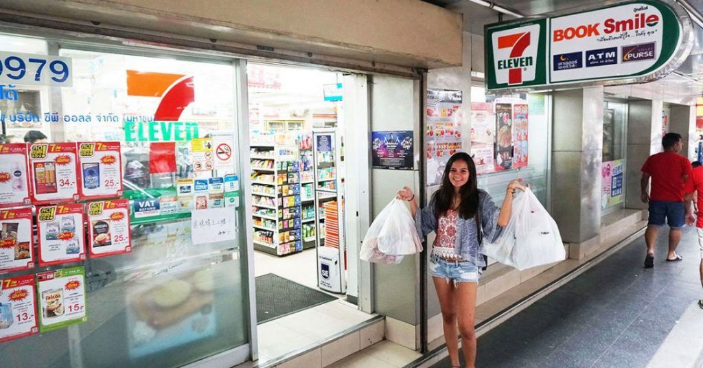 ThaigerNews's tweet photo. No more plastic bags at some 7 Eleven stores starting Monday - more at https://t.co/YLXWEsQ7HK #Thailand #7Eleven #Plastic #SingleUseBags #Ban
137 branches of 7 Eleven across Thailand will stop providing plastic bags from Monday as part of a trial before a nationwide ban come... https://t.co/MCeYJrIraN