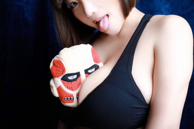 乳の中から巨人が ？  I&rsquo;ll break your wall maria with my colossal titan😏 https://t.co/FrHuE09HiX