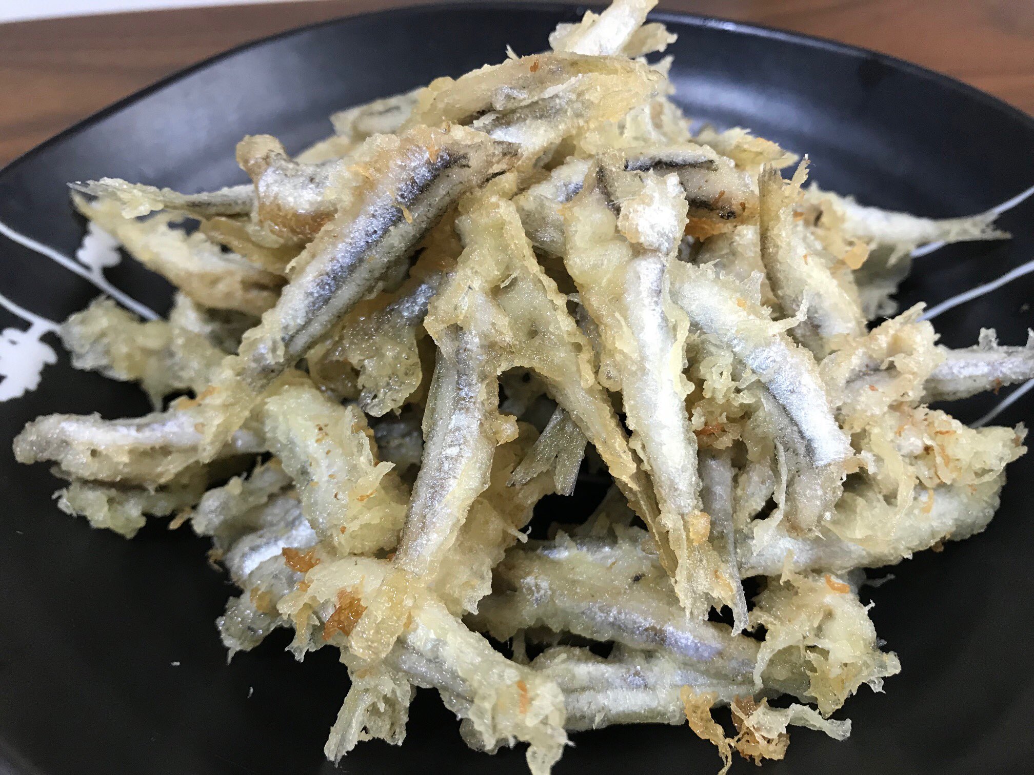 Twitter 上的 はやと はやとちゃんねる 豊洲で釣ったイワシ 冷凍しといてよかった 腐る程 釣れるけど これが一番美味しい これホントのホント 豊洲ぐるり公園 豊洲 イワシ カタクチイワシ ウルメイワシ サビキ釣り サビキ 天ぷら ご馳走 料理