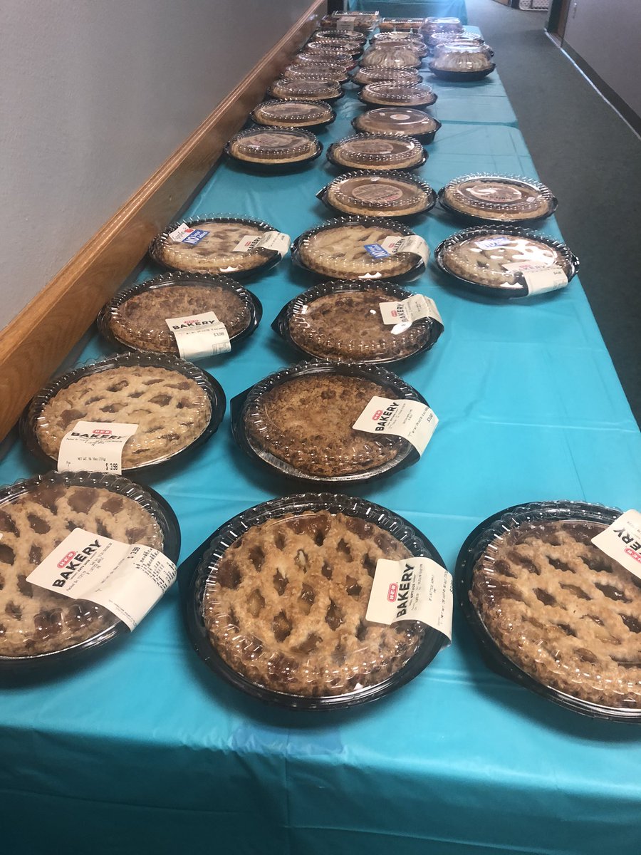 Ddlp1986's tweet photo. Our awesome PTA treats the faculty once a month. In November, they treat us with a pie.  #jaguars1920 https://t.co/Gncrjm89Em