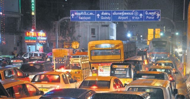 chennaiweather's tweet photo. 23 rd November 2015, 4 years on, Chennai was choked due to continuous rain and traffic came to halt . People reached home after mid night. Today's rain reminds me of that moment. https://t.co/B59AgEX8Oe