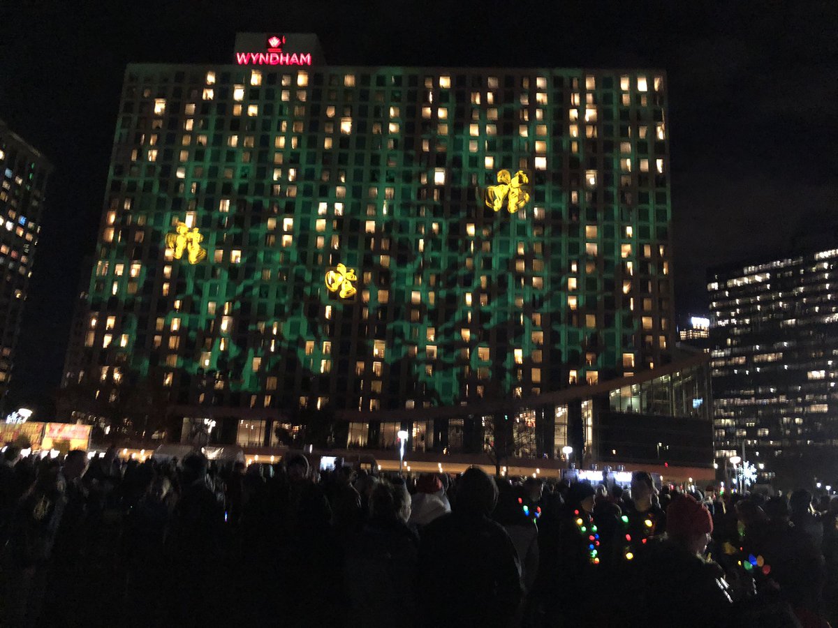 937theFan's tweet photo. Had a great time at #SantaSpectacular tonight!! https://t.co/HlzT3LRsfC