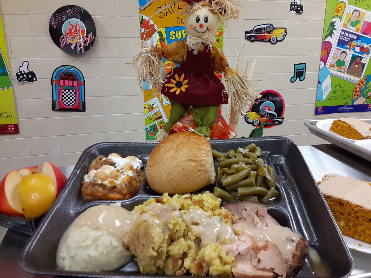 WISDFoodService's tweet photo. #TeamWhitesboro Thanksgiving Feast all week long! Yum! Thank you to all the wonderful admin, staff, and PTO members that helped make this week so fun and successful!  #RealSchoolFood #WhateverItTakes https://t.co/grKSwCj2sh