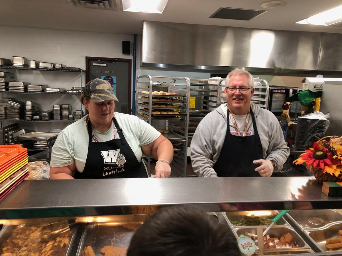 WISDFoodService's tweet photo. #TeamWhitesboro Thanksgiving Feast all week long! Yum! Thank you to all the wonderful admin, staff, and PTO members that helped make this week so fun and successful!  #RealSchoolFood #WhateverItTakes https://t.co/grKSwCj2sh