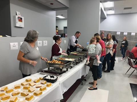 WISDFoodService's tweet photo. #TeamWhitesboro Thanksgiving Feast all week long! Yum! Thank you to all the wonderful admin, staff, and PTO members that helped make this week so fun and successful!  #RealSchoolFood #WhateverItTakes https://t.co/grKSwCj2sh