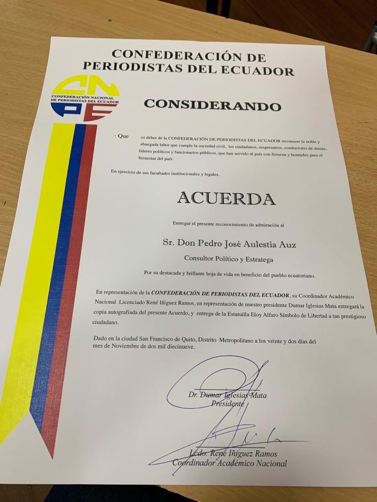 PedrinhoLDU's tweet photo. Un honor recibir la estatuilla ELOY ALFARO por parte de la Confederación de Periodistas del Ecuador 🇪🇨!!! Gracias a Dios!! Dios es Fiel! https://t.co/VQZkfJqhmv