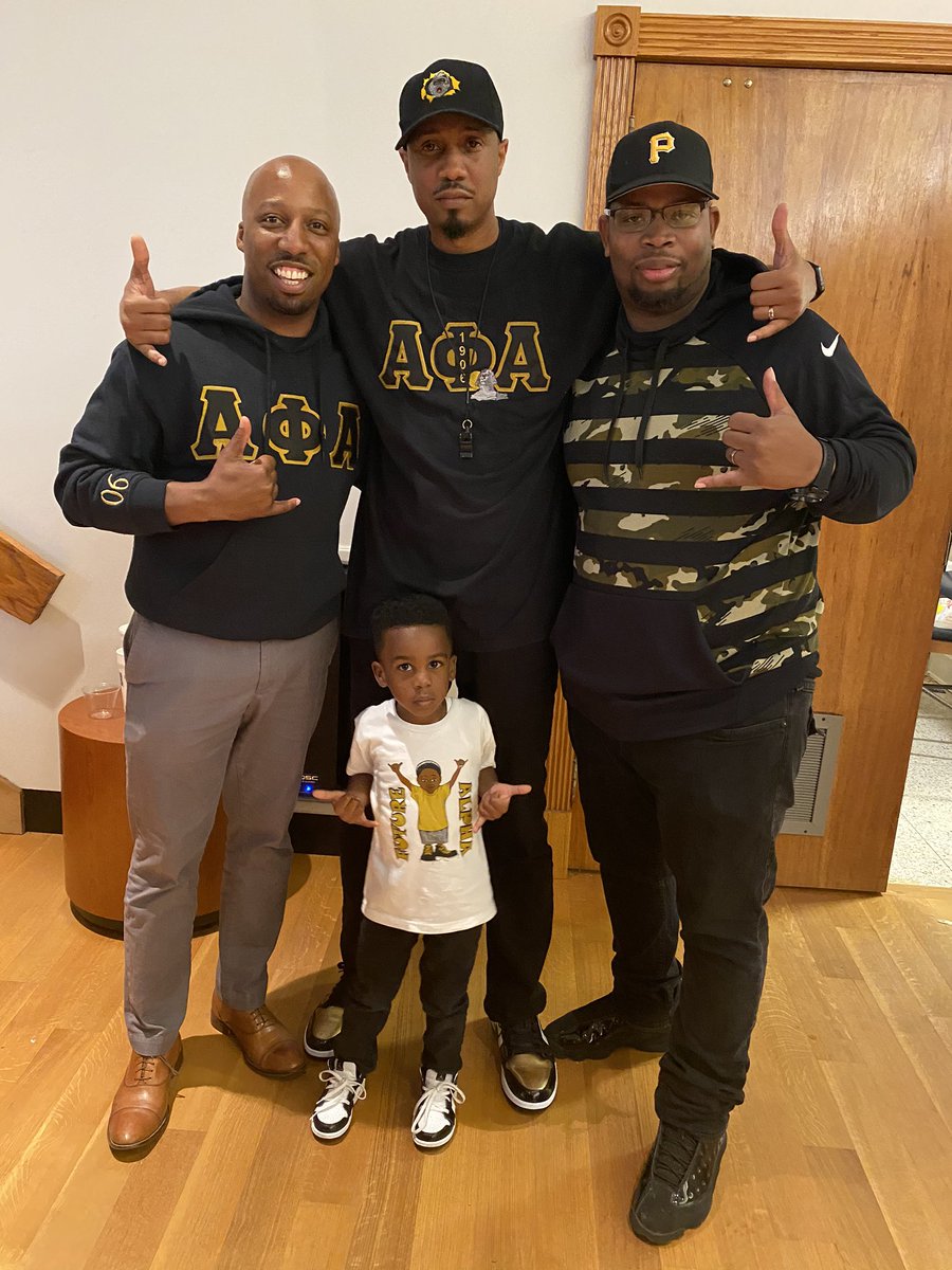tyronnewalker's tweet photo. It was great to be with @GreaterThetaPhi of Alpha Phi Alpha as Alpha welcomed two new Brothers into the House. So many of us made in NOLA owe so much to Theta Phi. They even had two Charter Members come out including the boss Judge Ron Sholes. #WelcomeBack #StrongAlphaLeadership https://t.co/UDJV2VeUGm