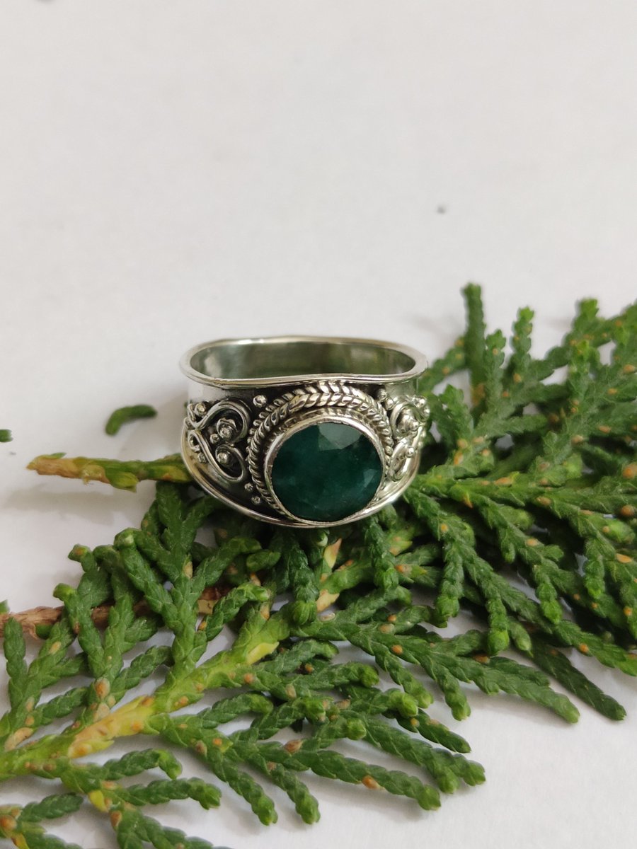gemstonejewelr3's tweet image. Emerald Ring In 925 Sterling Silver 

925 Sterling Silver Ring, Emerald Jewelry,Handmade Ring,May Birthstone Ring
buy at👉ebay.com/itm/3728503309…

#emeraldring #widebandring #emeraldjewelry #925sterlingsilverpendant #ring #maybirthday #weddingring #giftforher #greengemring #gift