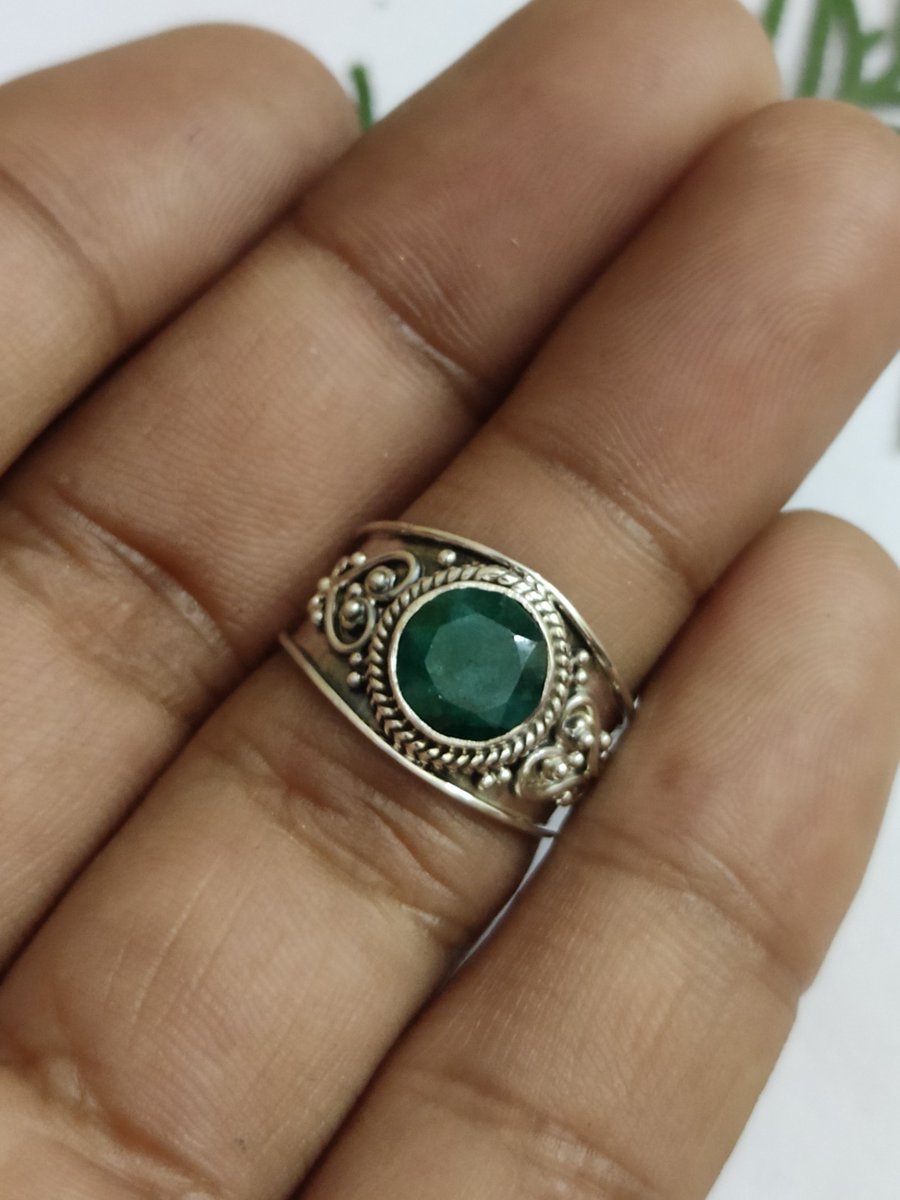 gemstonejewelr3's tweet image. Emerald Ring In 925 Sterling Silver 

925 Sterling Silver Ring, Emerald Jewelry,Handmade Ring,May Birthstone Ring
buy at👉ebay.com/itm/3728503309…

#emeraldring #widebandring #emeraldjewelry #925sterlingsilverpendant #ring #maybirthday #weddingring #giftforher #greengemring #gift