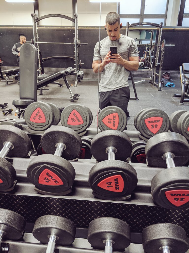 DonnyCartel's tweet photo. Who's training today ? Morning hustle before work 💪🏼 The body is at its happiest when it moves, do not neglect or underestimate it. Take walks, morning jogs or a morning yoga/pilates class. #EsportTraining https://t.co/3C8c7pgpfk