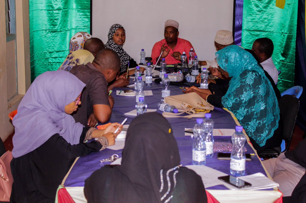 LamuYouth's tweet photo. @LamuYouth building a platform/network among CSO's, self-help groups, interest groups & youth based groups in @LamuCountyKe to over come political exclusion. Program sponsored by @UraiaTrust
#OverComingPoliticalExclusion.
#PromotingDemocracy.
#OCPE
@maskani_yi @lciprd @lauso https://t.co/EFTaWn1xF4