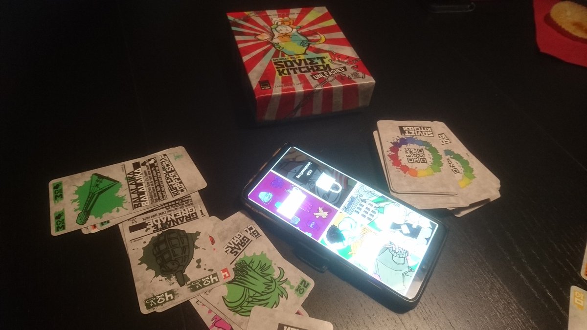 Gestern mit der Freitagsrunde gespielt 🤗 
Starter vor dem Essen war #NiceTry @nicetrygames, interessant, was man so nicht kann 😉
Danach ging es weiter zu den Wortspielen mit #KrazyWordz, #JustOne und #BringYourOwnBook und zum Abschluss noch #SovietKitchen <a href="/HybrGames/">HYBR Games</a>