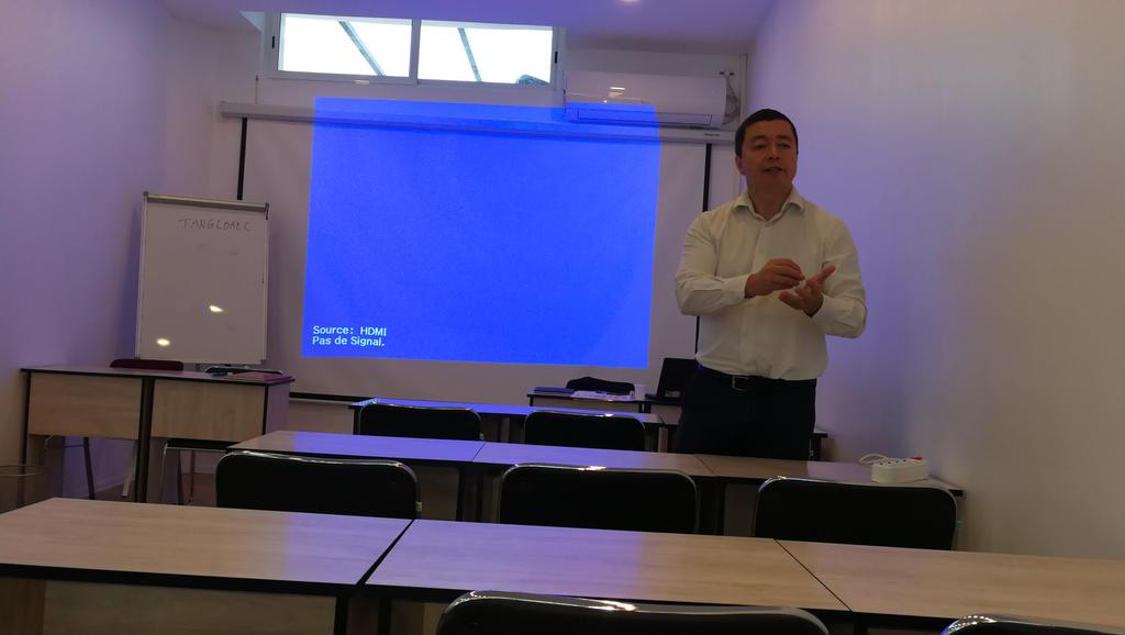 WalidAitSaid1's tweet photo. Reprise des cours #MBADMB #insag #efap avec @TangLoaec qui nous fait découvrir les startups et l'innovation #Algérie #digitalmarketing #startup https://t.co/LkkYdYbhjM
