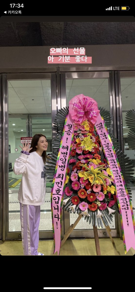 likea_fire's tweet photo. 이분 필승 외치며 관등성명 대는 화환보내려고 해병대 갔는지 지금 좀 헷갈리려고 그래 https://t.co/4kJZdCknKJ