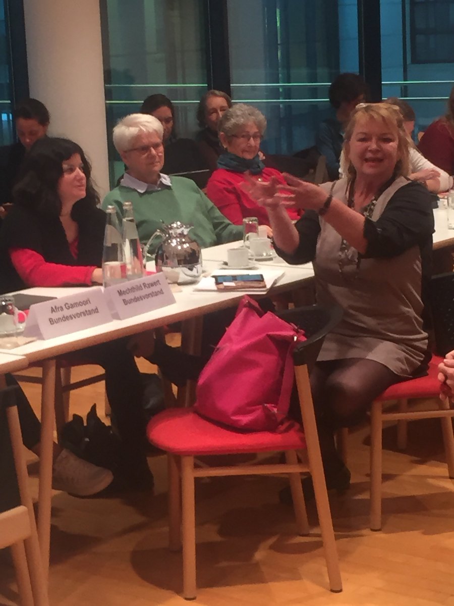 asfhamburg's tweet photo. #partizipation, #gewalt #bezahlung, #parteiorganisation und Verschiedenes sind die fünf Themenblöcke, zu denen der ASF Bundesvorstand und die Gäste Klara Geywitz und Saskia Esken befragen. #doppelspitze #spd #parteivorstand #feminists #empowerment https://t.co/YuazmobH4E
