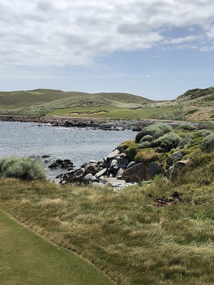 KRTuck06's tweet photo. 10th hole at Ocean Dunes, King Island. Cracking hole and cracking course! #par3 #puretrack #dayforit https://t.co/L9RyBpsOVw