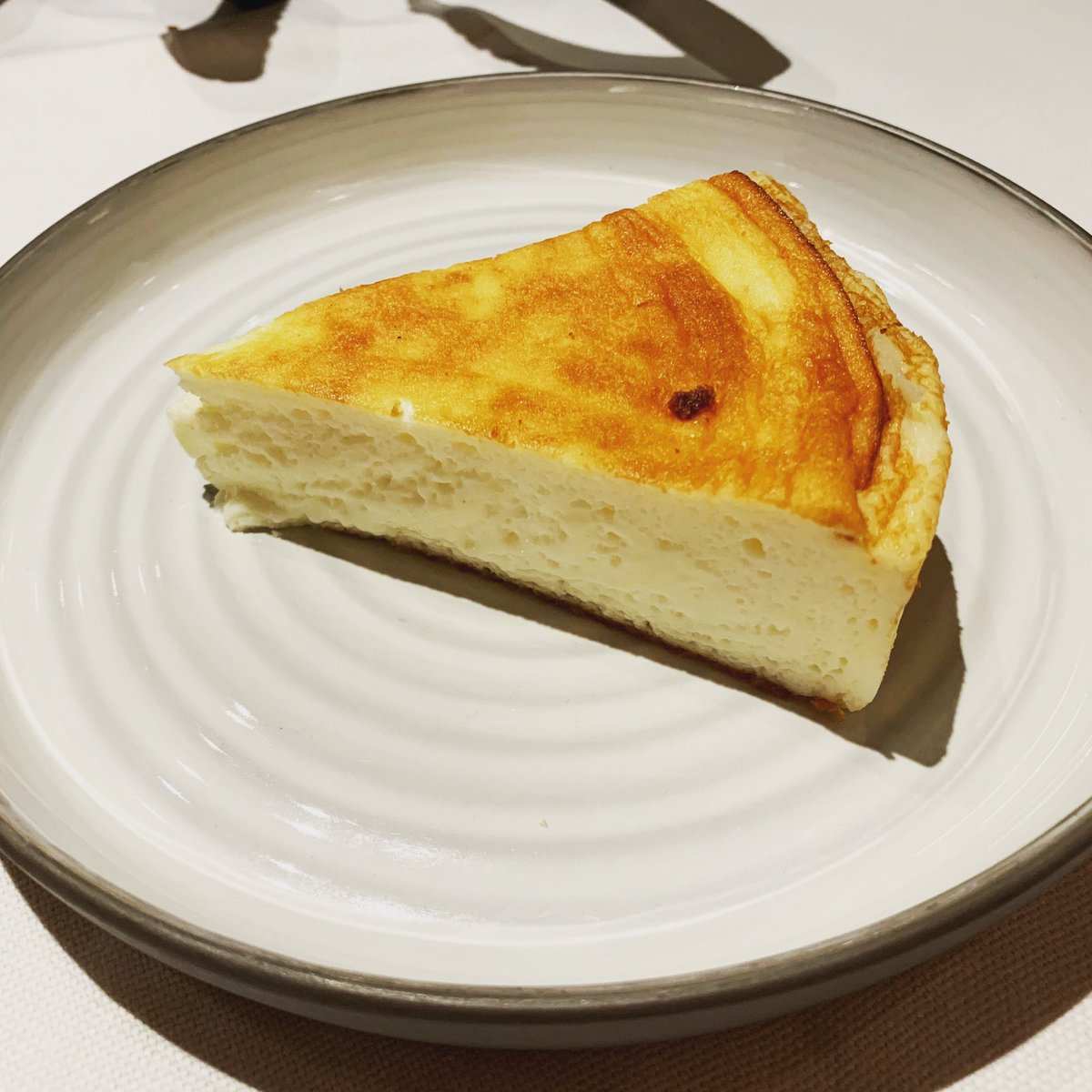 myplacestobe's tweet photo. Otro gran descubrimiento quesero: la tarta de @lobitodemardg . Una más que sube al podio! #myplacestobe #mp2b #madrid #coolplaces #sitioschulos #weekend https://t.co/yQUozmLjbr