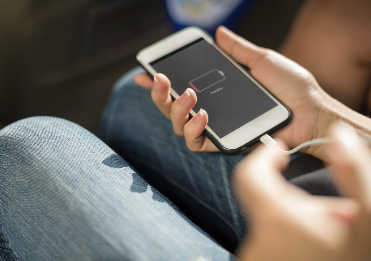 GoEasyRepair's tweet photo. Battery life is always a priority when the charger is not around. Read this to know how to make your phone's battery last a little longer. Read to know more : https://t.co/7MG1b1jQlF
.
.
#GoEasyRepair #batterylife #phonebattery #battery #lifelong #powerbank #batteryreplacement https://t.co/5AAupsOlwW