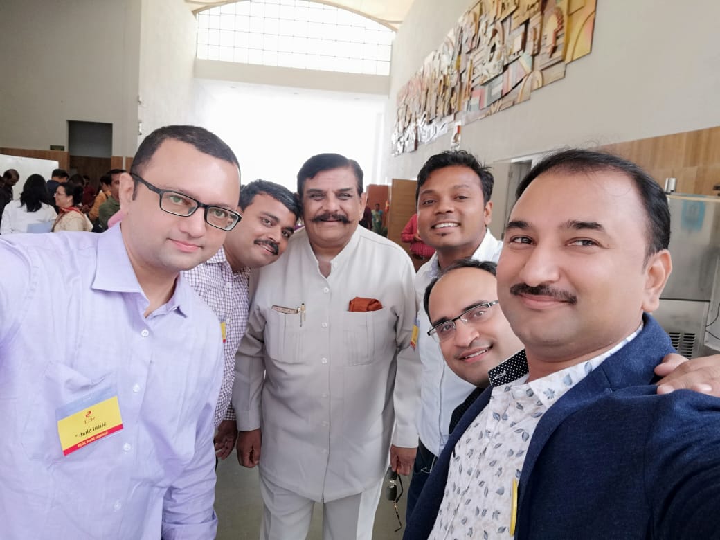 mits2000's tweet image. Having fun at symbiosis first alumni meet, Feel nostalgiac meeting greeting old batch mates, faculty members, leaders. #SCCEPuneAlumnimeetPune2019 
#SCCEPune