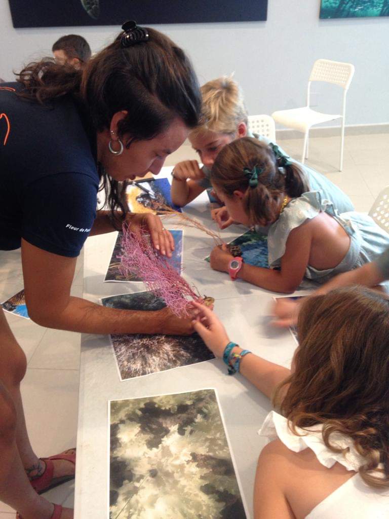 Noctilucamaryc1's tweet photo. #NoPlastic2 contará con 2 grandes expedicionarios: Yaiza Santana, de la #OceanMappingExpedition responsable de los muestreos a bordo, y Toni Font @exonautes #OceanObserver nos mostrará a #Stenella ✨, su barco solar, proyectos y las millas que a ambos barcos les esperan!! 🚤🌎⛵ https://t.co/IjqsHN1Lf4