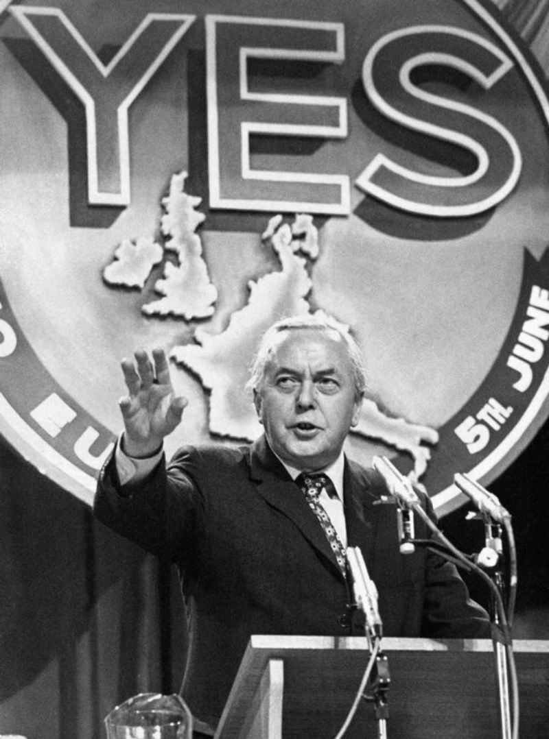 Quick Thread on Harold Wilson:Wilson was not neutral in deciding Labour's position on the EEC referendum. He threatened to resign as Prime Minister if Labour’s official campaigning position was switched from Remain to Leave as the left hoped to do.