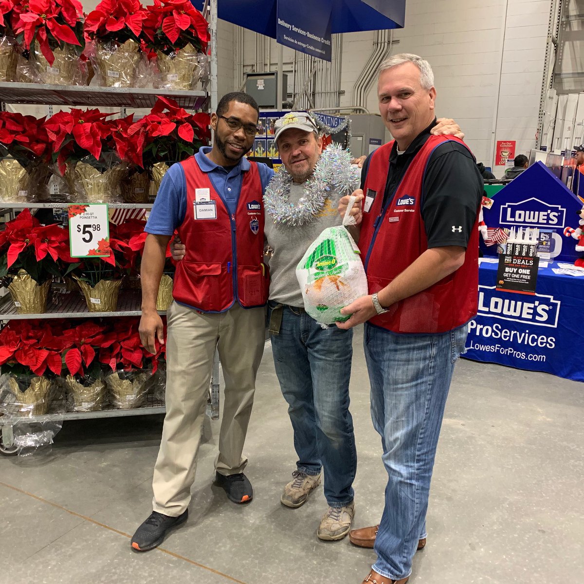 D832 taking care of our Pro’s. Happy Thanksgiving. Thank you stores 1507,710,1604 and 2969#lowes #pro # D832