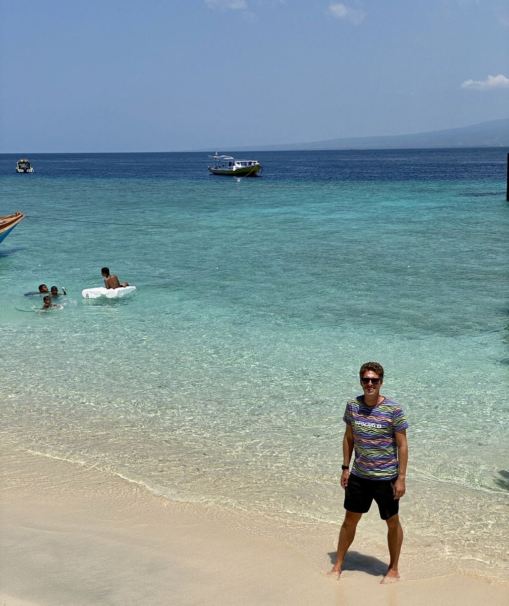 WonderfuIEarth's tweet photo. Coming from #Australia 🇦🇺 you know #beautiful #beaches 🏖, but at least I am a little #careful there, as the water is #cold (er) 🥶 and you might have some “friends” waiting for you. 🐊🦈😜
Here it’s like a big, heated #whirlpool. 😃 #spaday #intheocean https://t.co/x6COLAauqQ